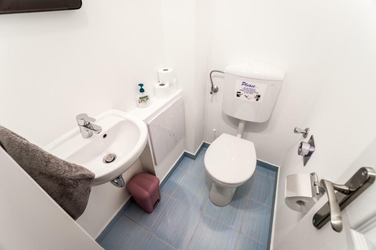 Bpr Turquoise Simplicity Apartment Boedapest Buitenkant foto