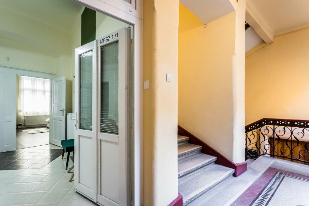 Bpr Turquoise Simplicity Apartment Boedapest Buitenkant foto